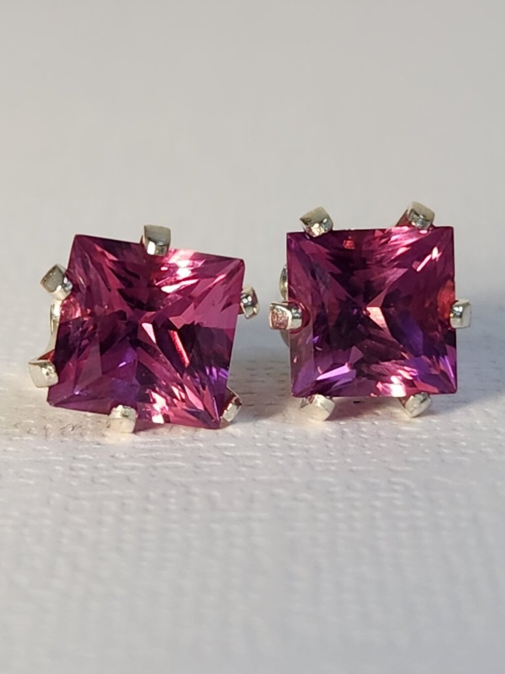 NIB Large Raspberry Rhodolite Colorshift Princess Cut 925 Stud Earrings